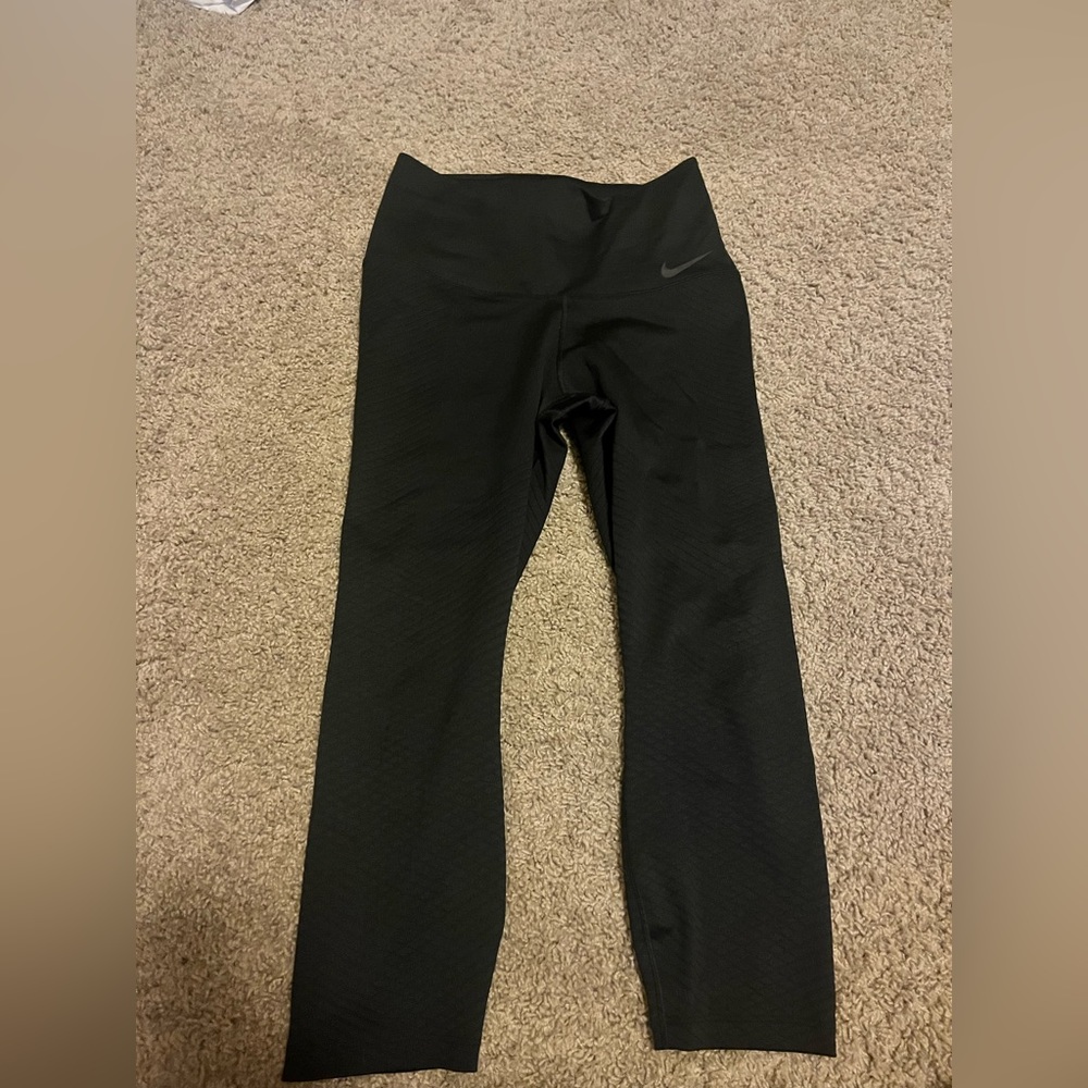 Women’s Nike Zonal Strength Cropped Leggings size M